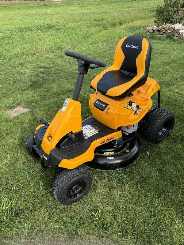 Cub Cadet CC30H Riding Lawn Mower - Image 2