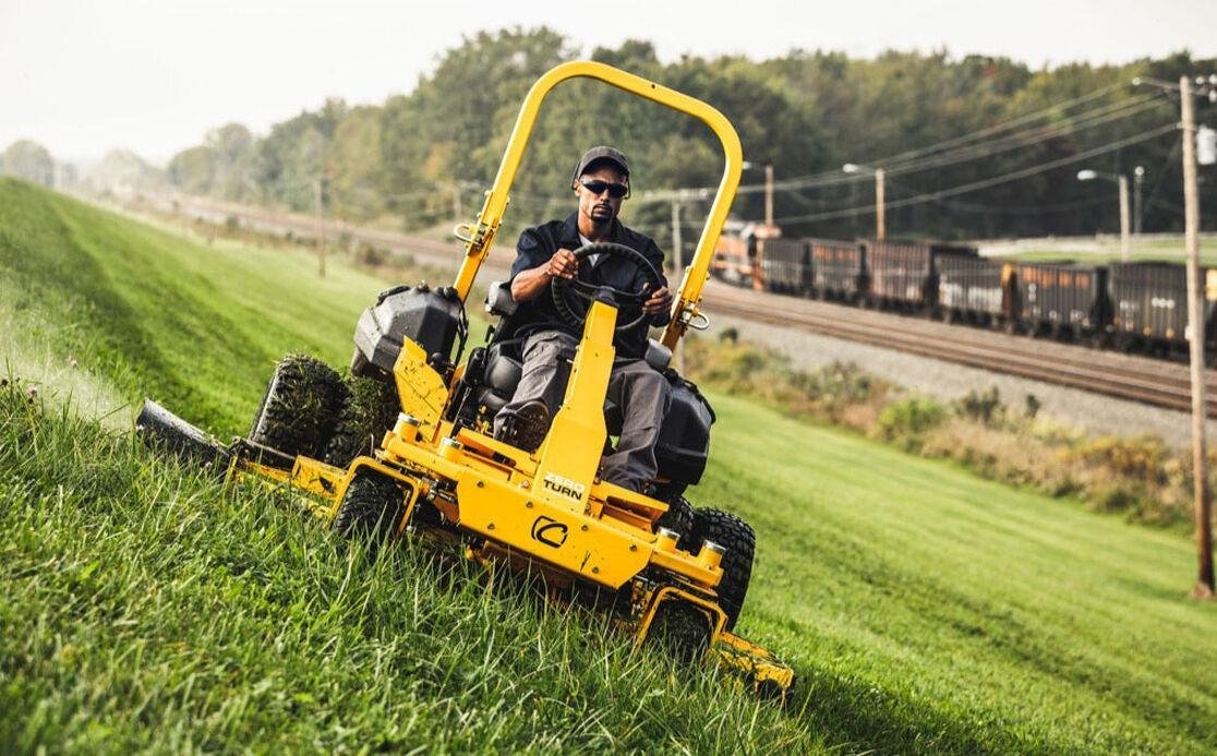 Cub Cadet Pro Z 972 SD 38.5HP EFI Kawasaki Zero Turn Mower - Image 3