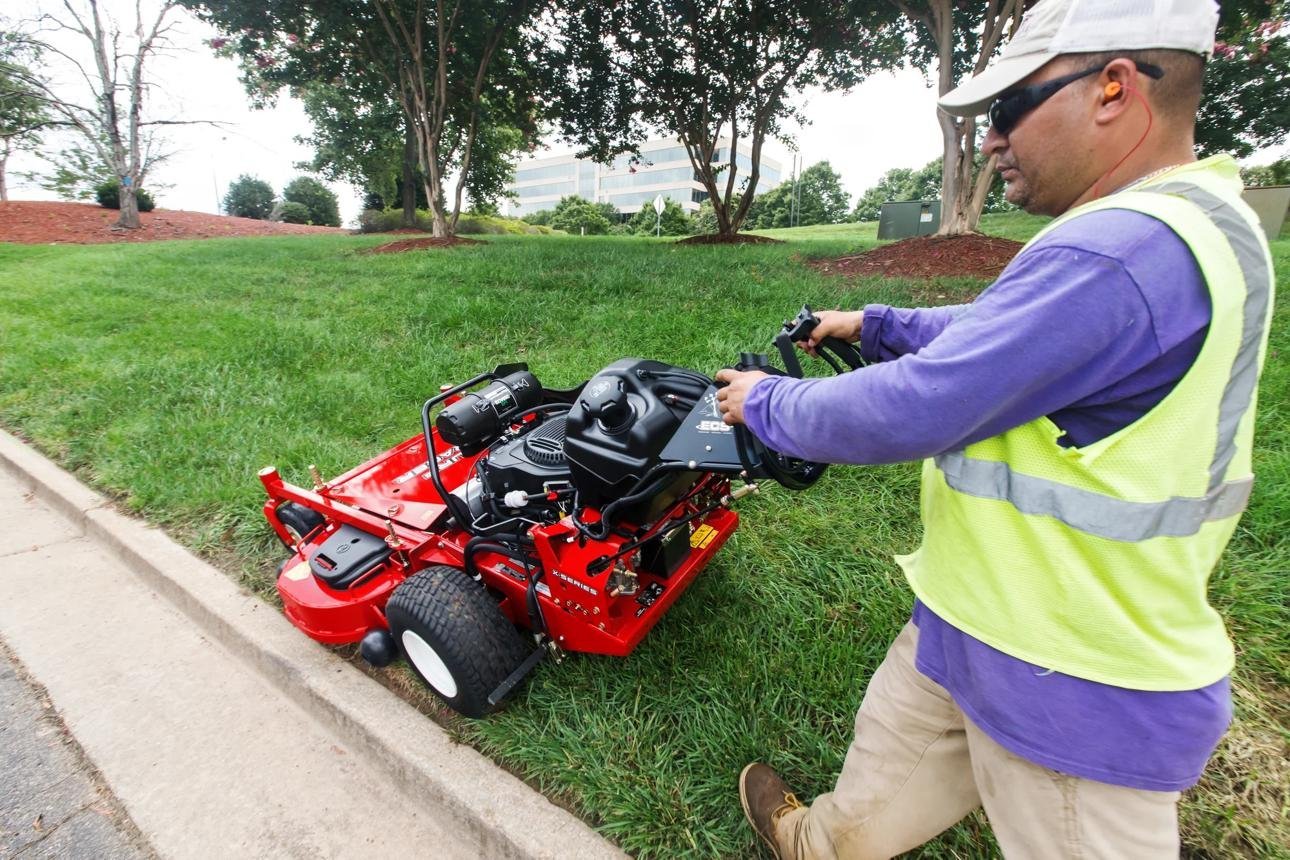 Exmark Turf Tracer X-series 21hp With Kohler Ecv650 And Ultracut series 4 Deck ttx650ekc - Image 3