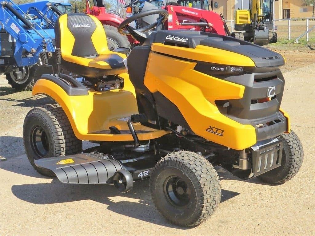 Cub Cadet XT1 LT42 IntelliPOWER Riding Mower - Image 3